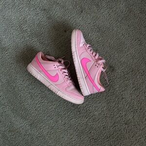 Tripe Pink Nike dunks low